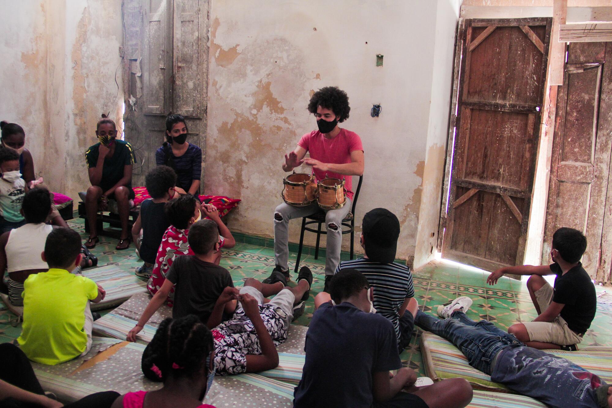 Clase de música para niños en Casa Amarilla